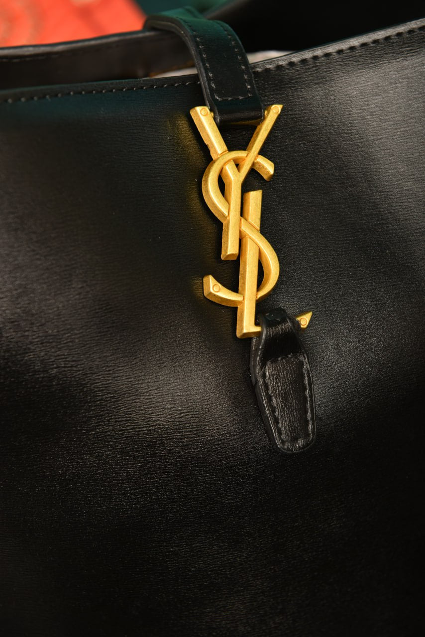 Le 37 in Shiny Leather