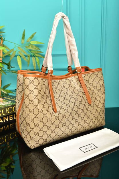 GG -  Emblem Medium Tote Bag