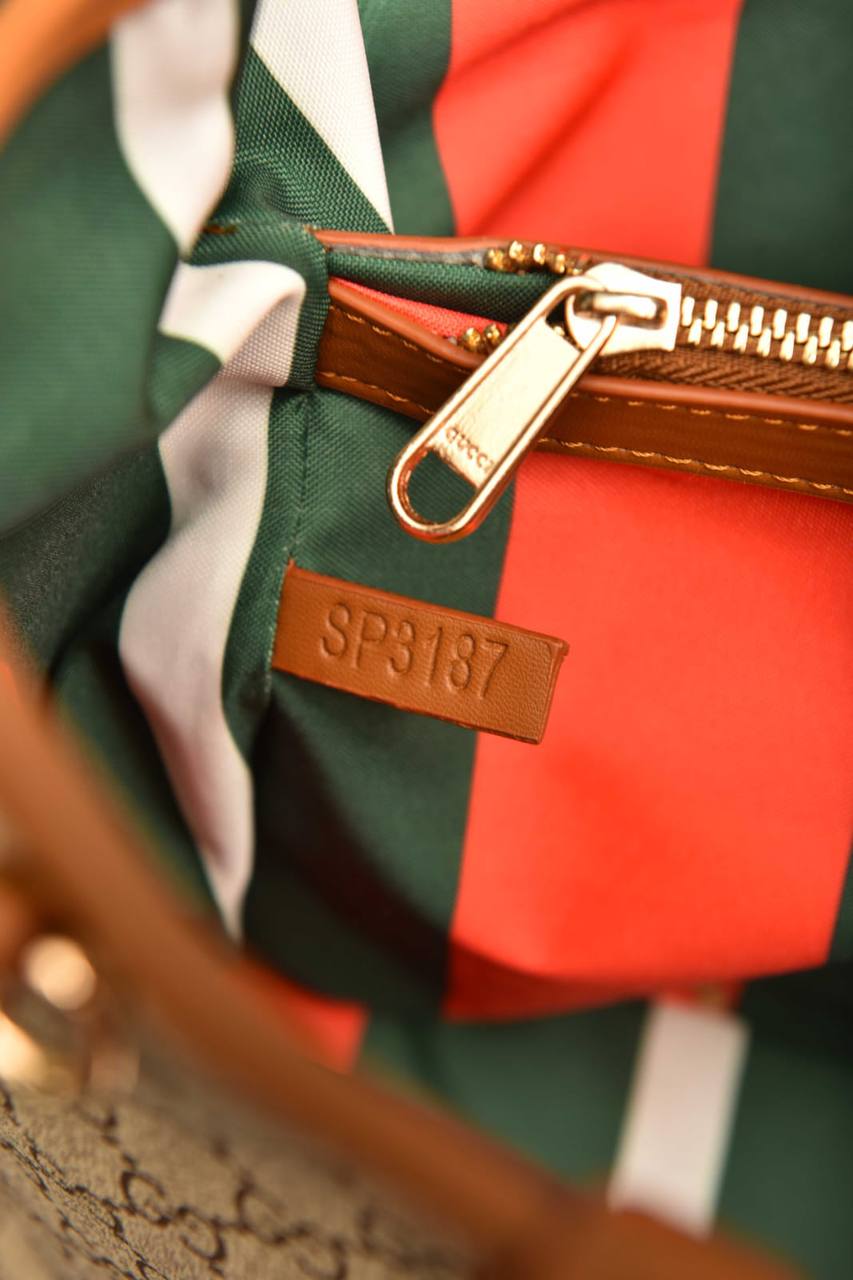 GG -  Emblem Medium Tote Bag