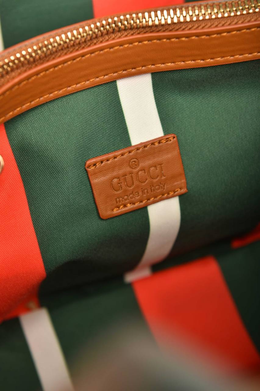 GG -  Emblem Medium Tote Bag