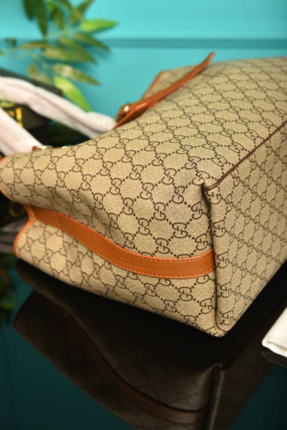 GG -  Emblem Medium Tote Bag